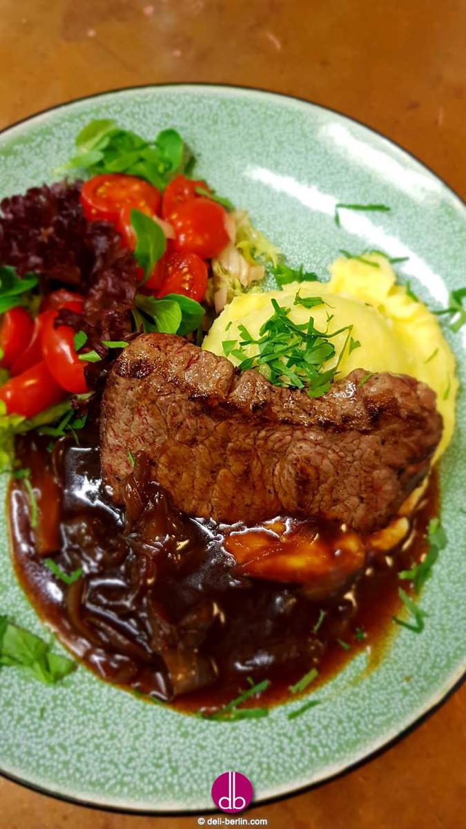 Rezeptbild: RUMPSTEAK ZU WASABI-KARTOFFEL-PÜREE MIT TERIYAKI-ZWIEBELN
