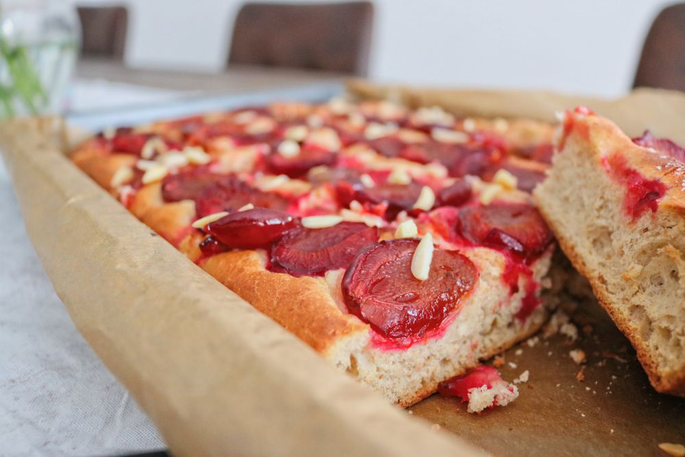 Rezeptbild: Luftiger Zwetschgen-Blechkuchen