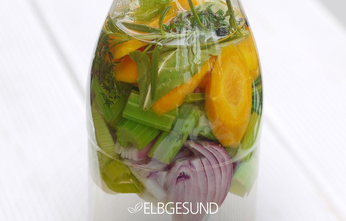 Rezeptbild: Geniale Gemüsebrühe – ohne Aufwand einfach selbst gemacht!