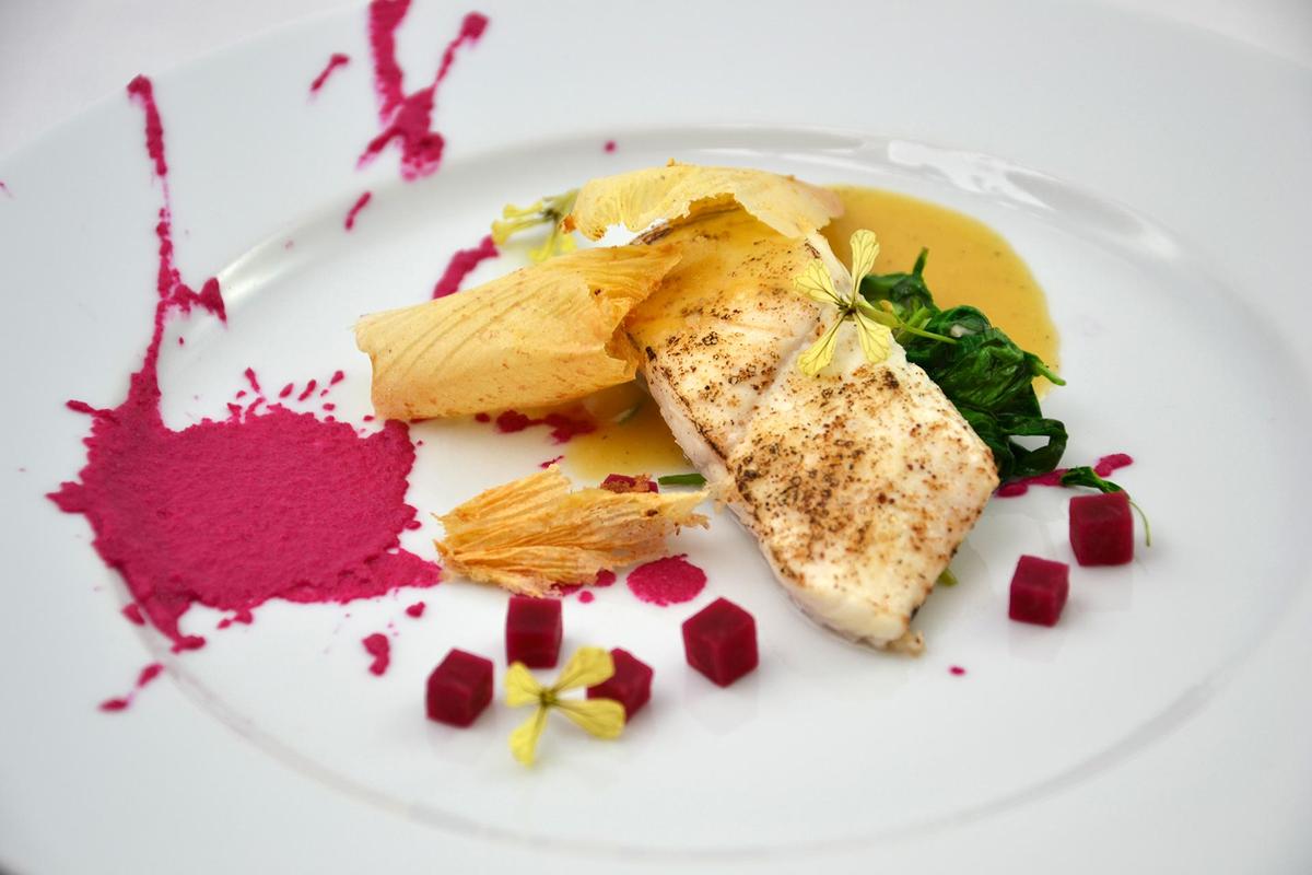 Rezeptbild: Heilbutt I Gewürz-Beurre blanc I Rote Bete 