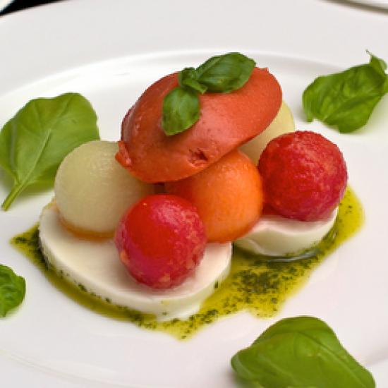 Rezeptbild: http://edekaner.blogspot.com/2011/07/tomaten-melonen-und-basilikum.html