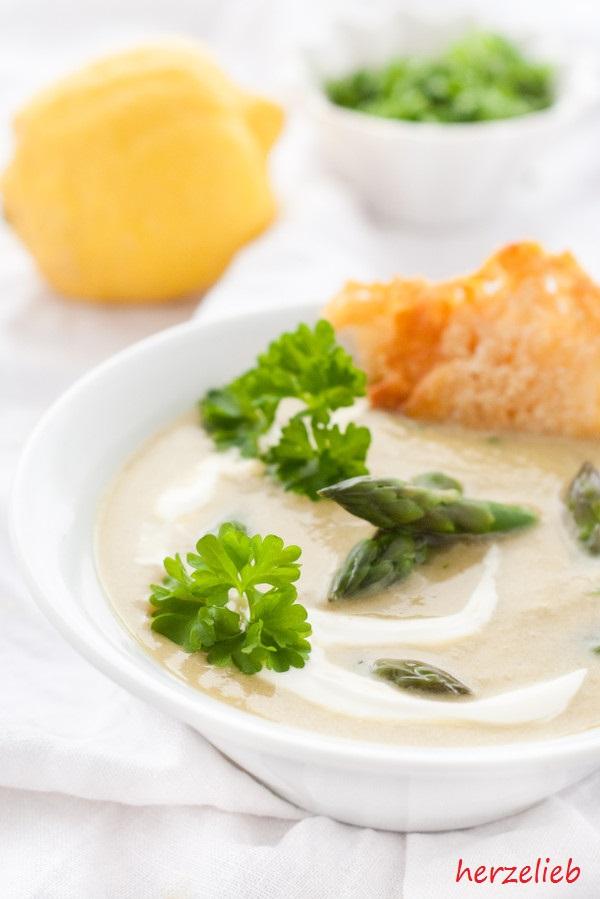 Rezeptbild: Spargelsuppe mit Parmesan - Low Carb