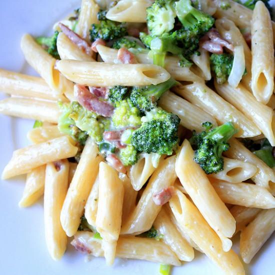 Rezeptbild: Pasta Alfredo mit Broccoli & Speck