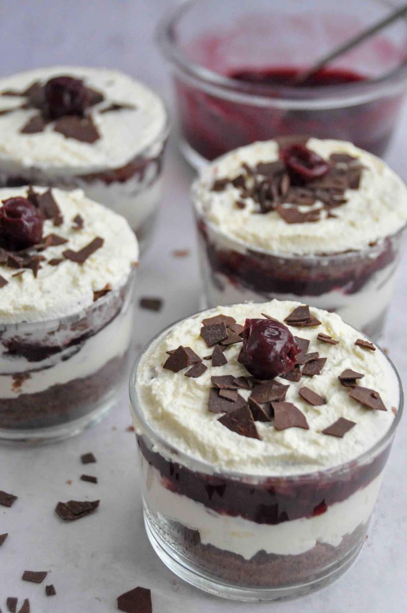 Rezeptbild: Kleine Schwarzwälder-Törtchen im Glas