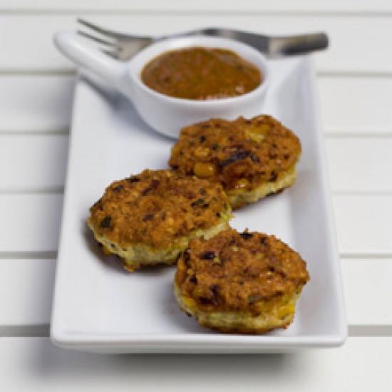 Rezeptbild: Puten-Mais-Bällchen mit Röstpaprikasauce