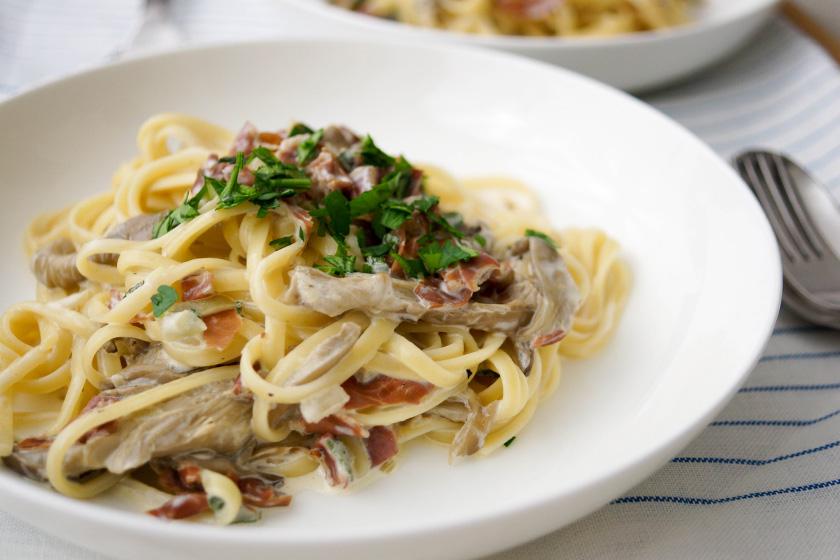 Rezeptbild: Linguine mit Austernpilzen, Parmaschinken und frischem Salbei