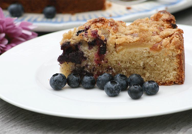 Rezeptbild: Apfel-Blaubeeren-Streuselkuchen