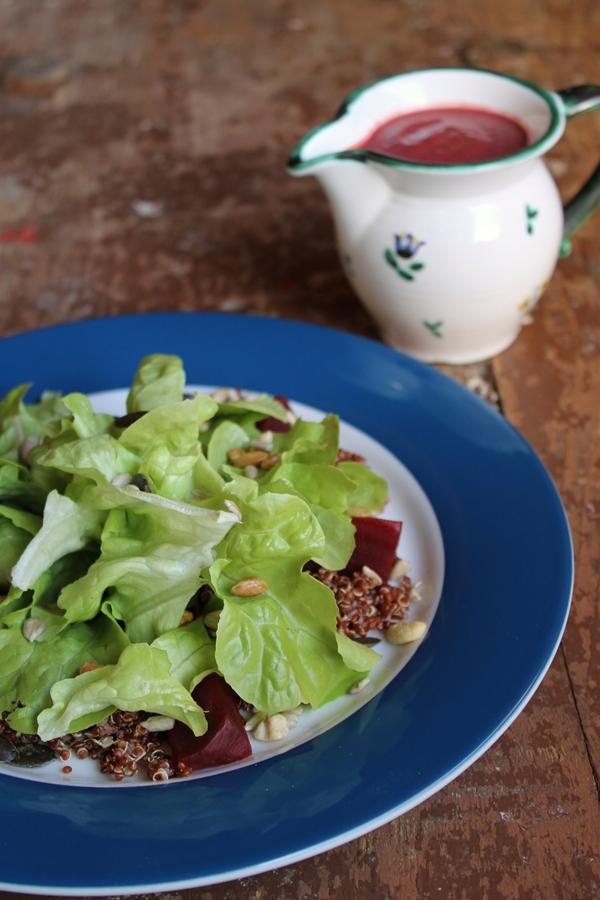 Rezeptbild:  Quinoa trifft Grünzeug mit Rote Bete-Avocado-Dressing