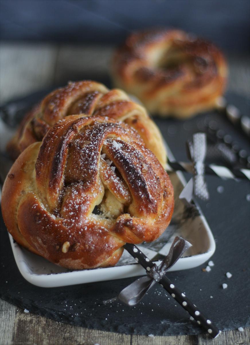 Rezeptbild: Zimt - & Schokoladenknoten aus Hefe