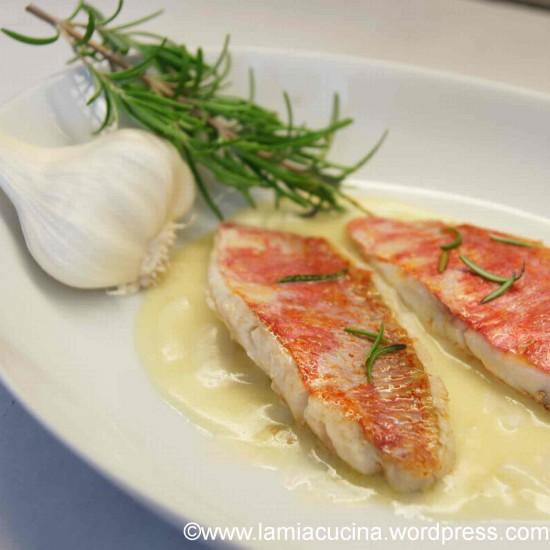 Rezeptbild: Rotbarbe mit jungem Knoblauch