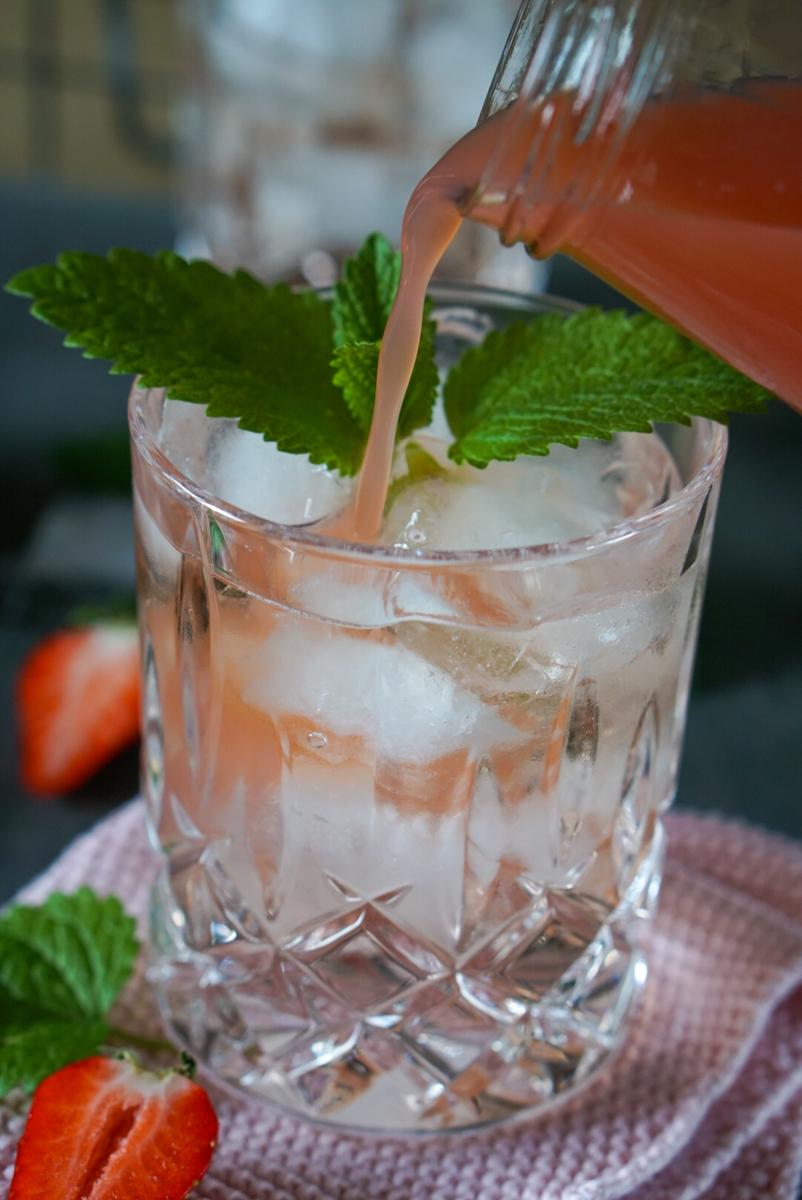 Rezeptbild: Rhabarber Erdbeer Sirup