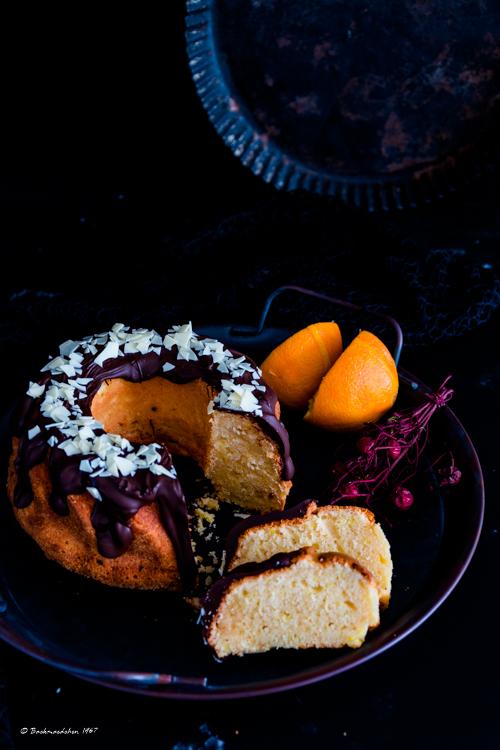 Rezeptbild: Orangen-Frischkäse Gugelhupf mit Schokoglasur