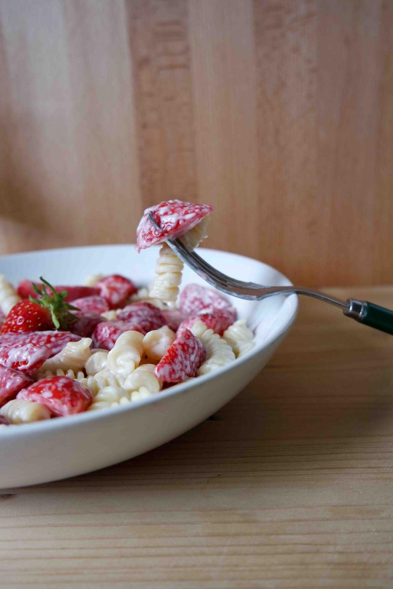Rezeptbild: Erdbeer-Schmand-Pasta