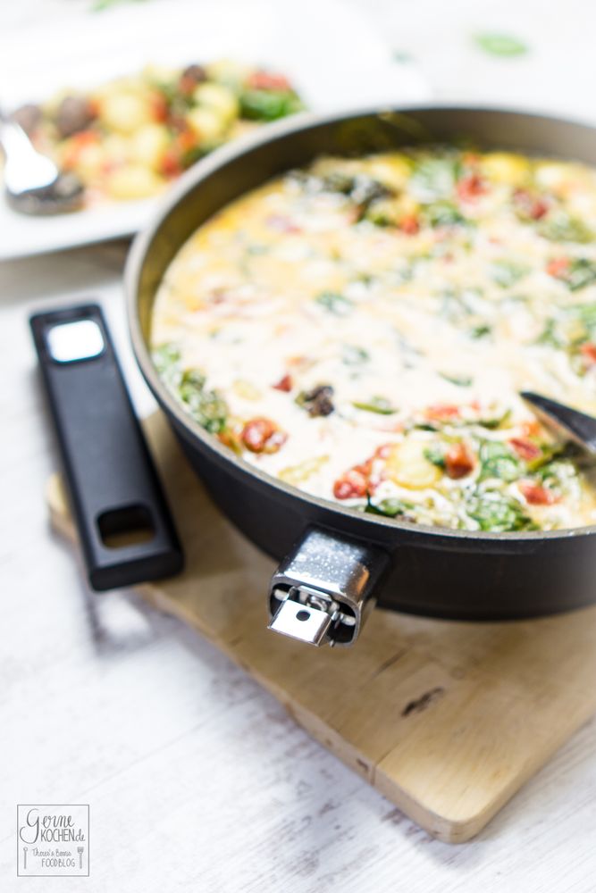 Rezeptbild: Ofengnocchi mit Spinat, Paprika und Merguez