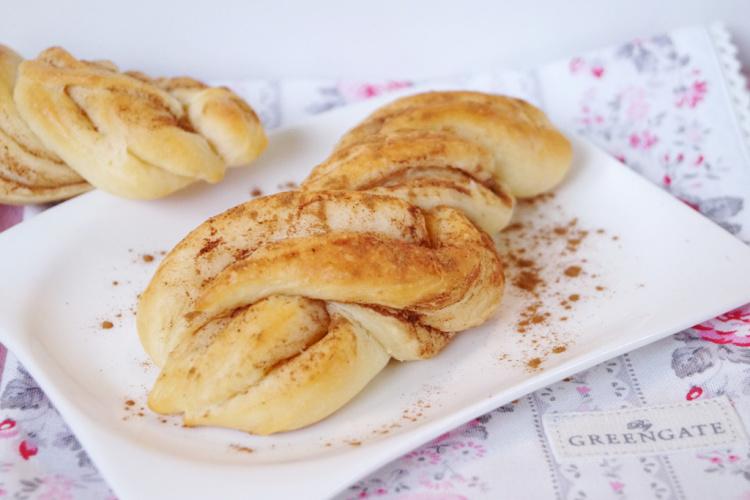 Rezeptbild: Zimtstriezerl / Zimtzopf 