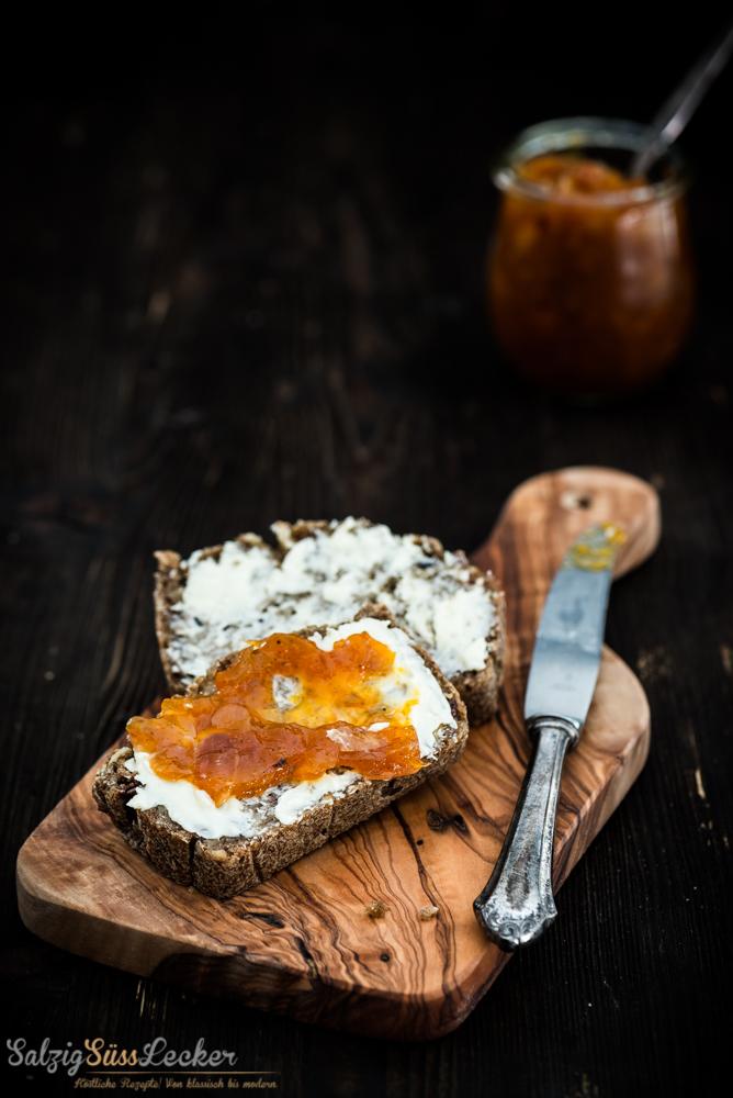 Rezeptbild: SAFTIGES, FERMENTIERTES HAFERBROT MIT SELBSTGEMACHTER MARMELADE