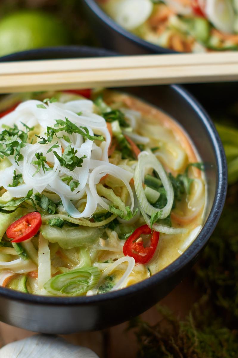 Rezeptbild: Grünes Thai Curry mit Zucchini Möhren und Pak Choi