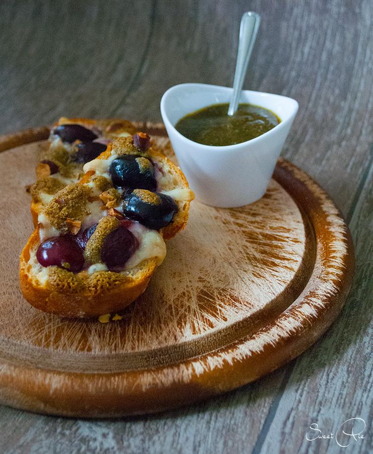 Rezeptbild: Montaditos mit Schafskäse & Kirschen