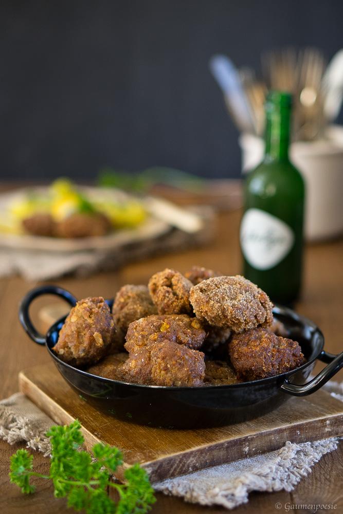 Rezeptbild: Faschierte Laibchen mit Petersilerdäpfel