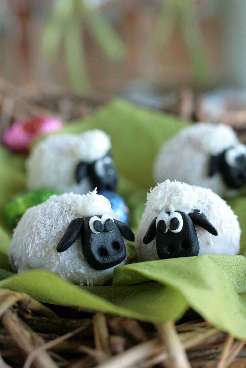 Rezeptbild: Süße Osterdeko: Eierlikörschafe