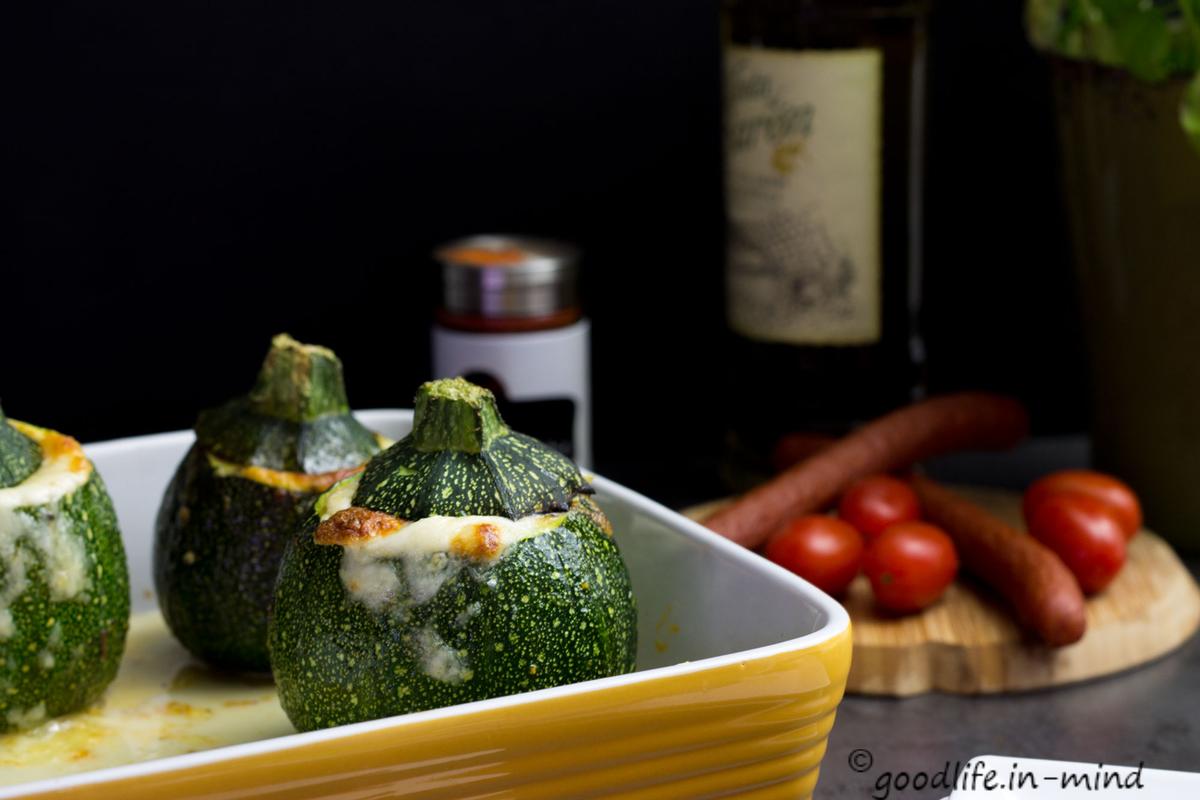 Rezeptbild: Gefüllte Zucchini mit Cabanossi