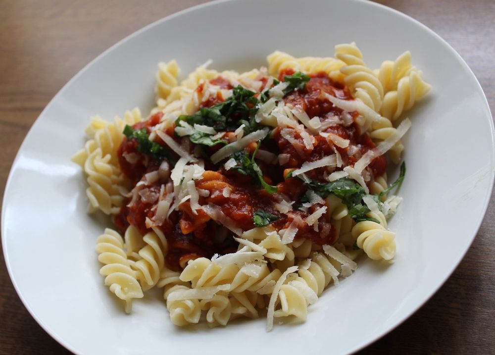 Rezeptbild: Nudeln mit würziger Tomatensoße
