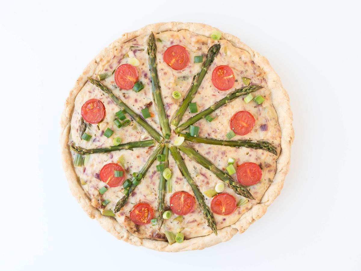 Rezeptbild: Quiche mit grünem Spargel und Cocktailtomaten