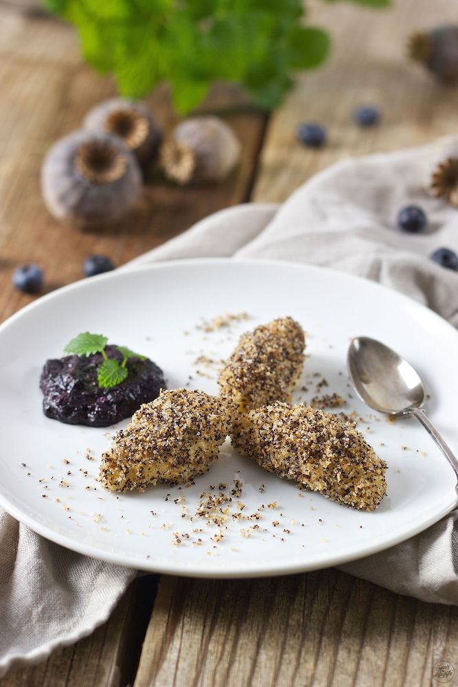 Rezeptbild: Topfennockerl mit Mohn-Vollkornbrösel