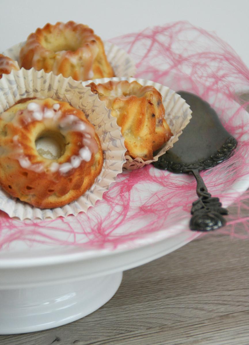 Rezeptbild: Rhabarber-Buttermilch-Gugl