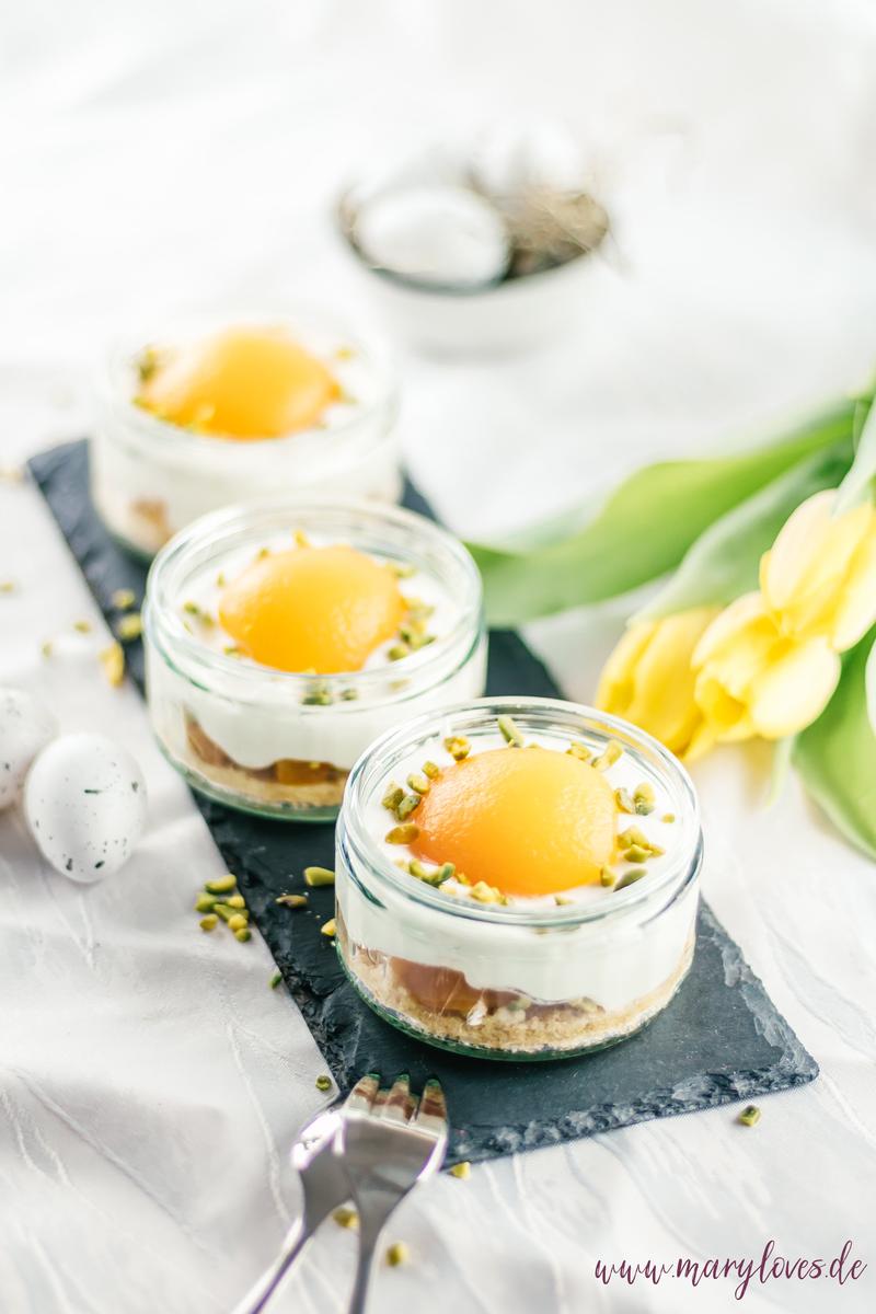 Rezeptbild: Süßes Spiegeleier-Dessert: Aprikosen-Käsekuchen im Glas zum Osterbrunch