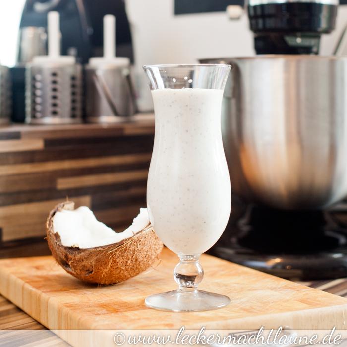 Rezeptbild: Bananen-Kokos-Shake mit Zitronennote