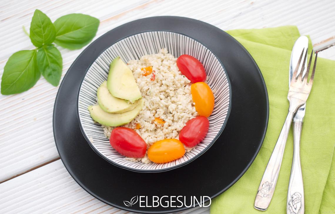 Rezeptbild: Bunter Blumenkohlcouscous – low carb und ideal für Abendschmaus und Mittagshitze