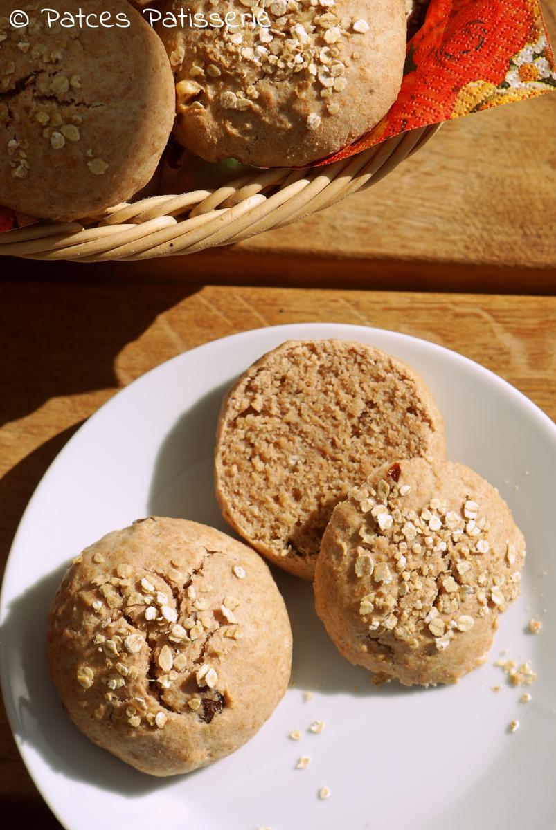 Rezeptbild: Vollkorn-Rosinen-Brötchen mit Haferflocken