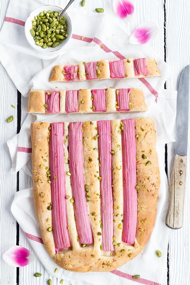 Rezeptbild: Rhabarber-Hefefladen