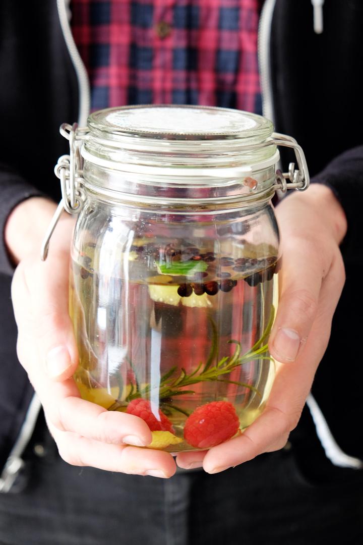 Rezeptbild: DIY: Gin selber herstellen