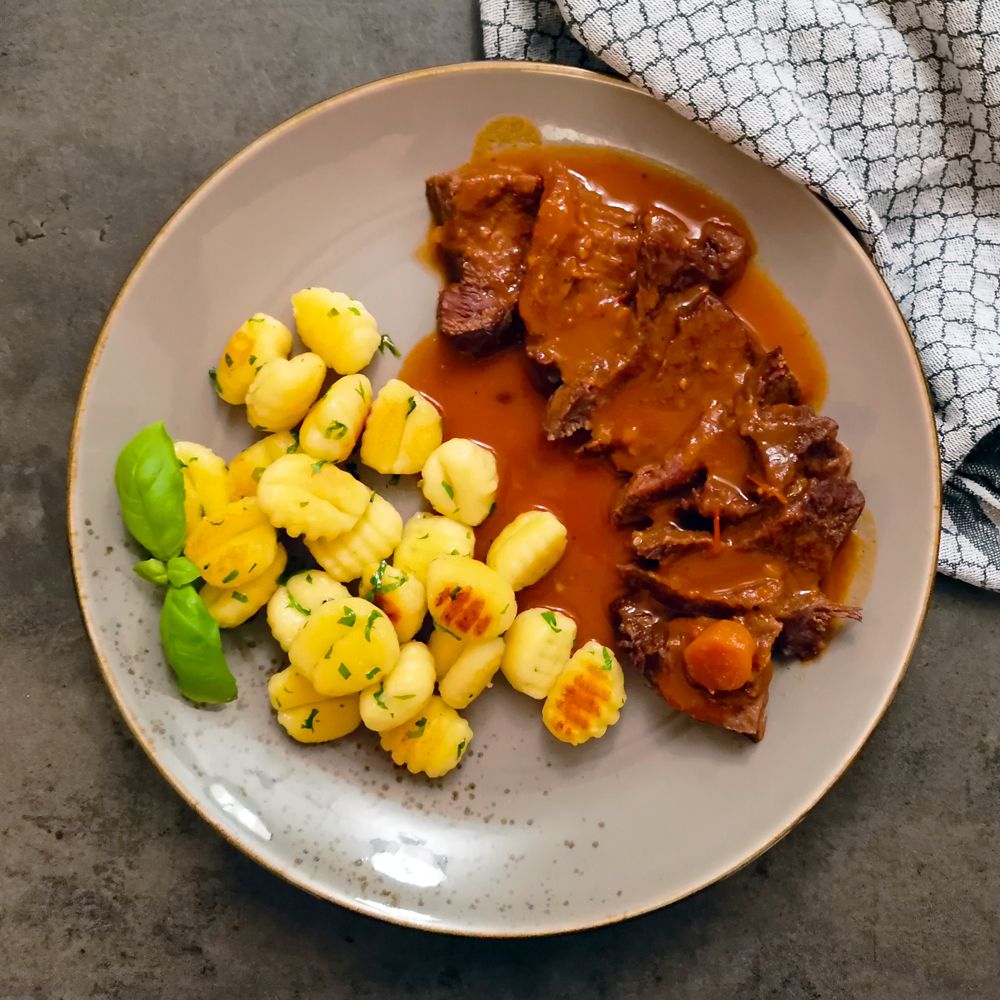 Rezeptbild: Rinderbäckchen mit angebratenen Gnocchi