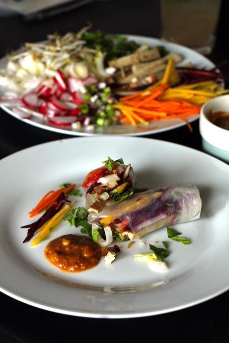 Rezeptbild: Sommerrollen mit Erdnuss-Sauce