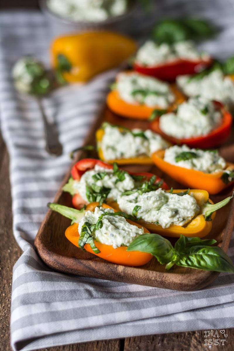 Rezeptbild: Snack-Paprika mit Basilikum-Fetacreme