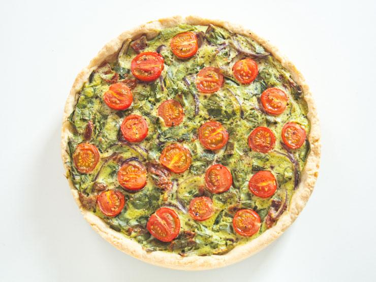 Rezeptbild: Bärlauch-Quiche mit Cocktailtomaten