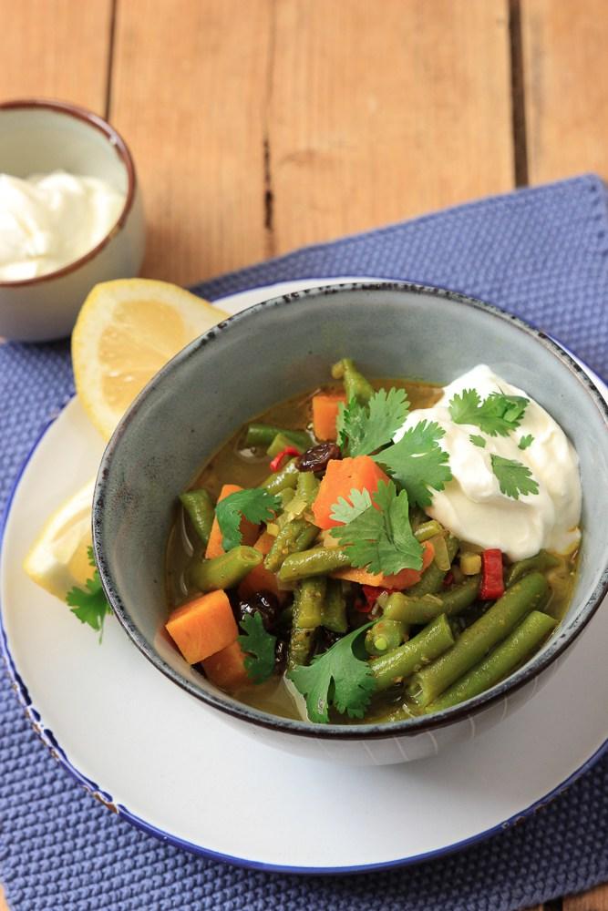 Rezeptbild: Süßkartoffel-Bohnen-Curry mit Zitronen-Joghurt