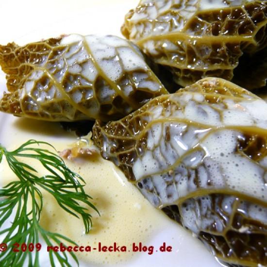 Rezeptbild: Wirsingrouladen mit Ei-Zitronensauce