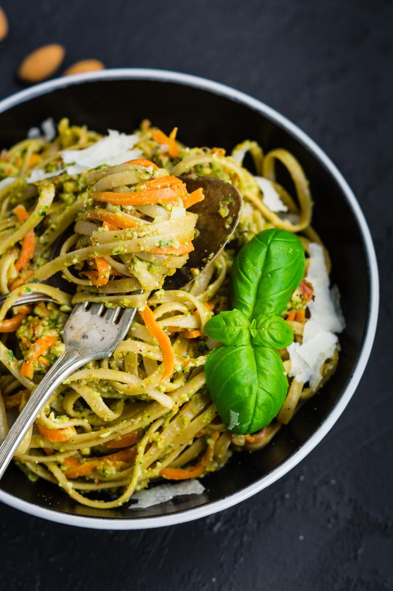 Rezeptbild: Pasta mit Möhren in Mandel-Pesto-Sauce
