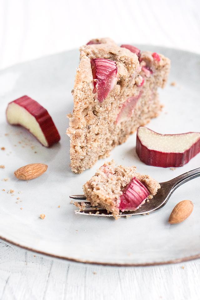Rezeptbild: Gesunder Rhabarber-Rührkuchen