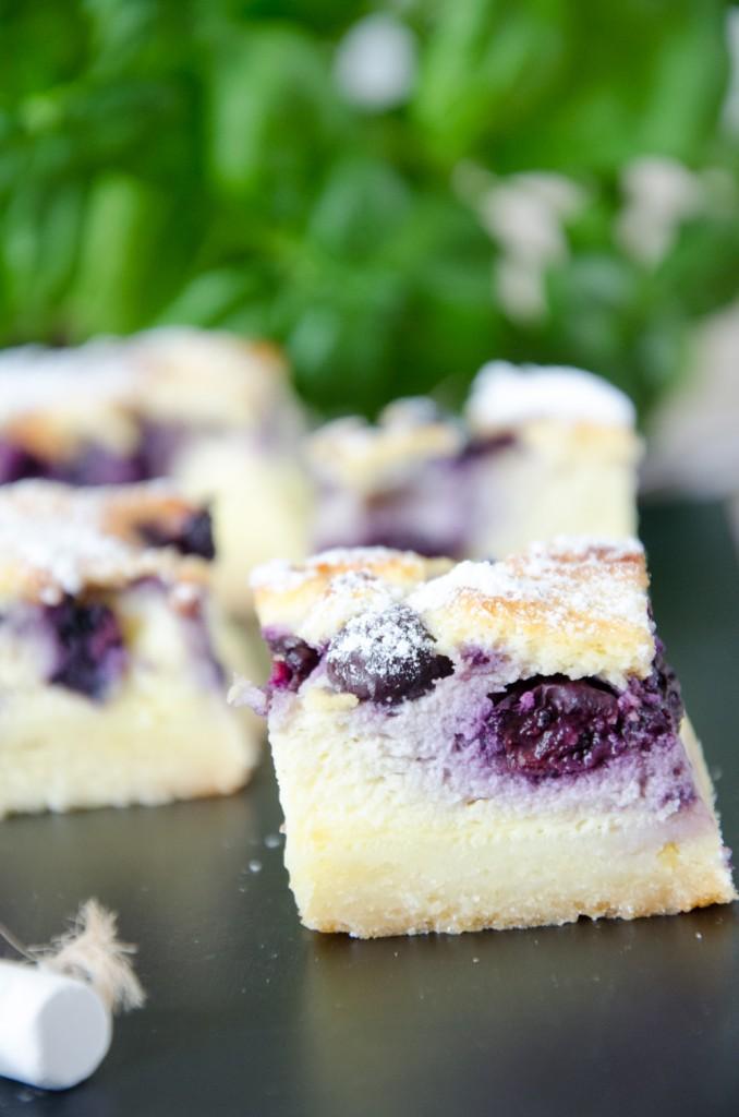 Rezeptbild: Cheesecake - Schnitten mit Heidelbeeren