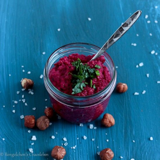 Rezeptbild: Rote Bete Pesto mit Haselnüssen