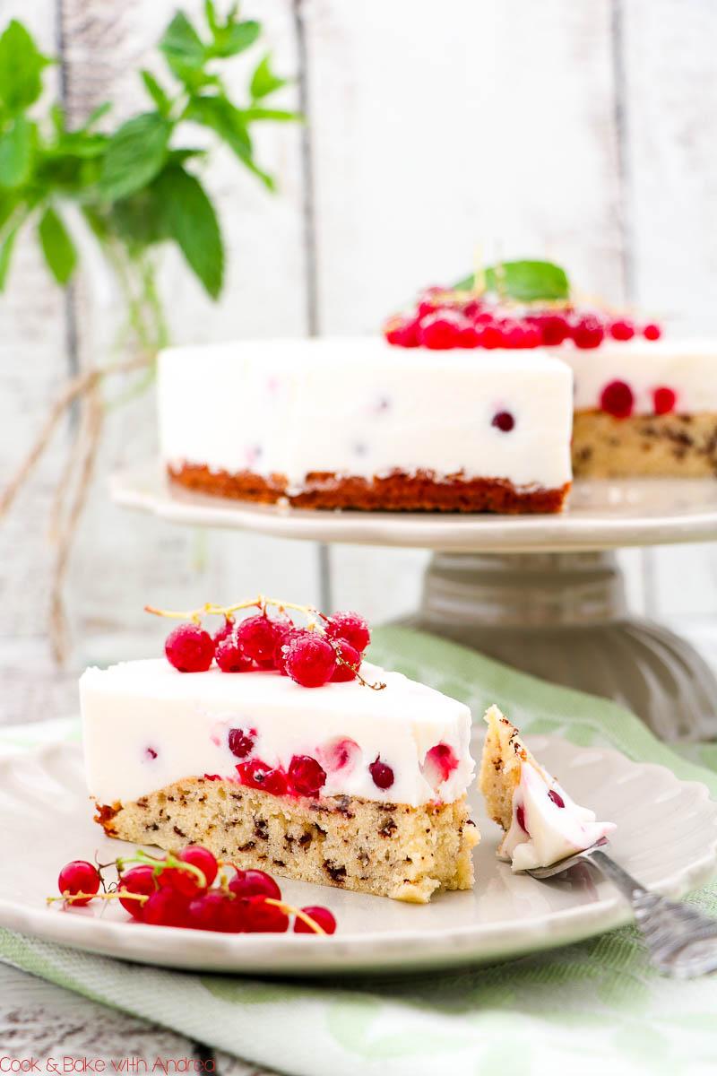 Rezeptbild: Johannisbeer-Joghurt-Torte mit Rührteig