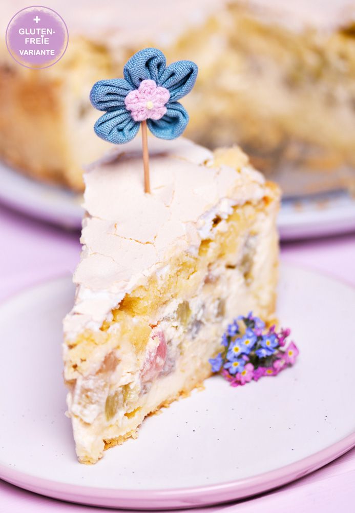 Rezeptbild: Rhabarber-Rahm-Kuchen mit Streusel & Baiser