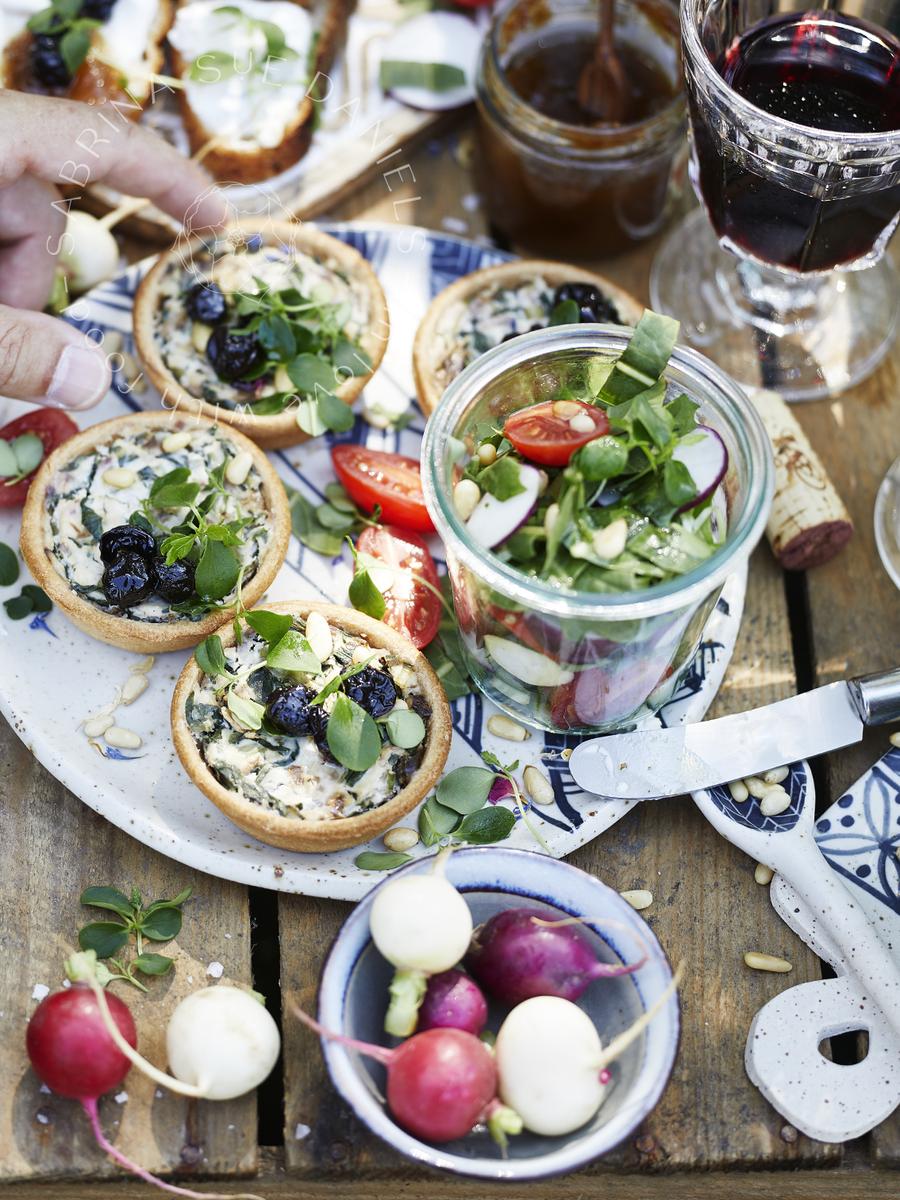 Rezeptbild: Löwenzahn-Tarte mit Steinpilzen