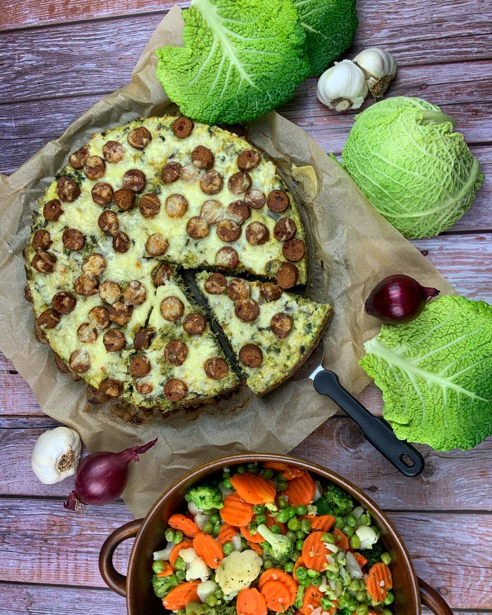 Rezeptbild: Gemüsekuchen mit Wirsing und veganen Chorizos