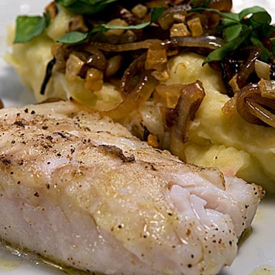 Rezeptbild: Kabeljau mit Kartoffel-Knoblauch-Püree